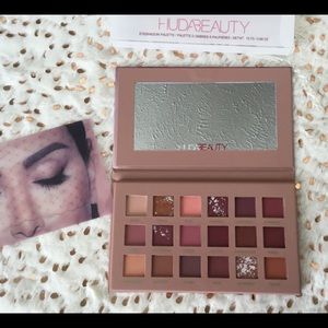 Huda New Nude Eyeshadow Palette